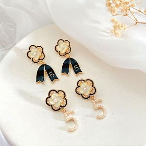 Dangle Earrings 925 Silver Needle Diamond Inlaid Black Camellia Letter Personalized Designer Simple Temperament Woman