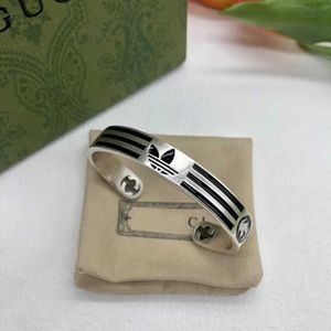 Fashion Collection 2023 New Luxury High Quality Fashion Jewelry for Ancient family trilobal black enamel couple co-branded bracelet