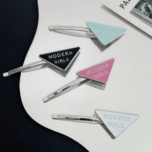 Personalisierte Band-Haarnadel für Mädchen, Farbtropfen-Glasur, Dreieck-Clip, moderne Mädchen, englischer Buchstabe, Haar-Accessoires, modische Damen-Haarspange