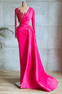 Elegant Rose Red Sheath Evening Dresses V-Neck Long Sleeves Lace Applique Crystals Beading Long Satin Formal Party Gowns Peplum Chic Arabic Dubai Prom Dress