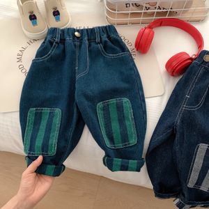 Dżinsy dżinsy dla chłopców dżinsy jesienne moda dziecięce dziecko dżinsowe spodnie łata w paski swobodne luźne spodnie koreańskie ubrania dla dzieci 230322