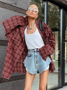 Koszule bluzek damskich MNealways18 Street Style Red Crilla koszule Kobiety Nieregularne długie rękawy duże bluzki Spring Lose Gingham Tops Trendy 230306