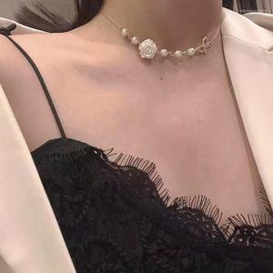 Kedjor Retro White Rose Flower Necklace Women's Light Luxury Nisch Design Pearl CollarBone Chain