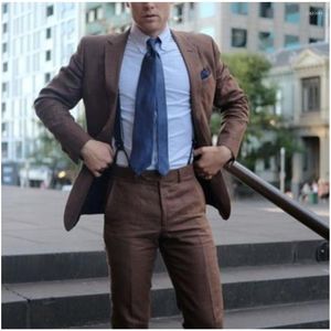 Herrdräkter senaste kappa byxa design smal fit män kostym skakning lapel brun mens skräddarsydda bröllop tuxedos