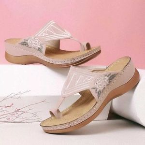 Sandaler Kvinnor Platform Sandaler Beach Casual Wedges Flip Flops Premium Orthopedic Open Toe Big Toe Antislip Outdoor PU LÄDER SKOR Z0306