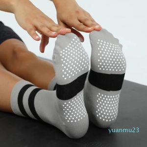 LU 2023 Yeni Spor çorapları Sınır ötesi erkek ve kadın yoga çorapları Eğitim kaymaz pvc tutkal cilt yumuşak ter-emici elastik çorap lulülemenler 1