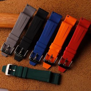 İzle Bantları En İyi Kalite18mm 20mm 22mm 22mm Watch Bant Su Geçirmez Silikon Flororubber Bilek Band Strap Araçları için Gümüş Kelelya Tokası263W