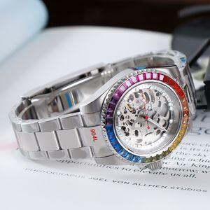 Homens automáticos de 40 mm assistem esqueleto diamante movimento japonês movimento NH70 Caixa de aço inoxidável Sapphire Glass Hollow Olla Luminous Relógios luminosos coloridos de arco -íris oco colorido