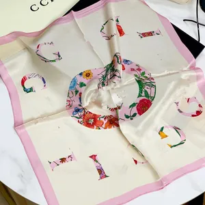 2023 Echarpe de Seda Floral com Estampa de Letras de Designer Faixa de Cabeça para Mulheres Cachecóis de Moda Bolsa de Ombro Bolsa de Ombro Bagagem Envoltório de Cabeça com Fita Duplo G Presente para Senhoras