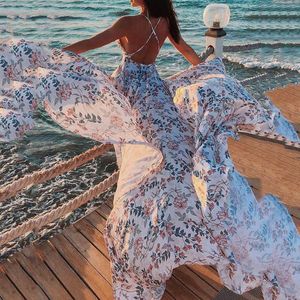 Casual Dresses New Women's Dress 2023 sommar med stora blommiga sexiga hängslen och rygglös tryckt strandklänning T230303