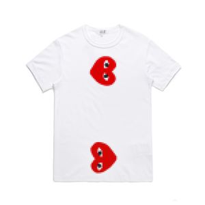 Designer Tee Mens Tshirts com des Garcons CDG Big Heart Play Tshirt Invader Artist Edition White Brand Tamanho Novo Mulheres