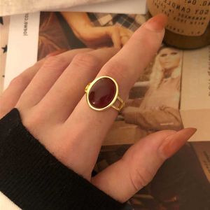 Cluster ringen klassieke Royal Luxury Red Stone Finger Rings For Women Fashion Jewelry Gold Geometric Oval Big Ring Girls Gifts L230306