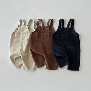 Jumpsuits 3560C Born Close Boys Corduroy Jumpsuit 가을 겨울 여자 아기 옷 캐주얼 턱받이 바지 230303