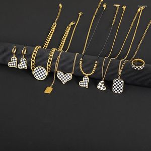 Collane con ciondolo Collana a scacchiera bianca nera moda coreana per donna Set di gioielli con anello a catena cubana rotonda con orecchino a cuore