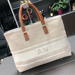 New Designer Bags Totes Canvas Women Big Capacity Bags White And Black Color C Letter Print Handbags Zipper Pocket Inside Bench Bags With Lowest Price