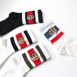 2023 Rozmiar 35-42 Autumn Winter Tiger Hafdery Socks Men Women Designer Wysokiej jakości oddychający bawełniany środkowy tuba moda unisex sportowe pończochy unisex n1