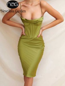 Sıradan Elbiseler Newasia Saten Korse Elbise Spagetti Kayış Boning Push Up Yukarı yastıklı 2 Katmanlı Zip Midi Bodycon Elbise Kadınlar İçin Seksi Yaz Elbise 2021 Z0216