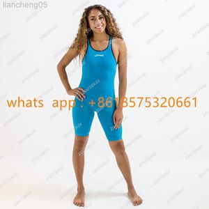 قطعة واحدة من القطع الفتاة احترافية ملابس السباحة بطول ركبة الأطفال في المنافسة.