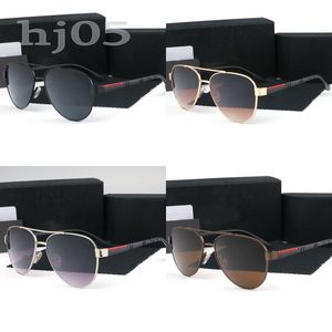 Дизайнерские солнцезащитные очки ретро -очки Traveler Multi -Collor Clacking Beach Негабаритный Sonnenbrille Classic Metal Portable Luxury Sungrasses PJ024C23