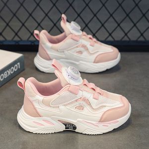 2023 Fashion Hotsale Sapatos infantis rosa cinza vermelho preto Botão de primavera rotativa Sapatos de malha respirável coloridos