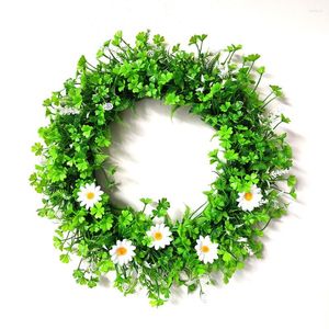Dekorative Blumen, künstlicher Blumenkranz, weißes kleines Gänseblümchen, grüne vierblättrige Kleeblatt-Girlande für das Weihnachtsjahr, Heimdekoration, Türdekoration