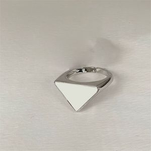 Argent Plaine Femmes Anneaux Blanc Triangle Motif Cluster Anneaux Miroir Lisse Élégant Dame Bijoux