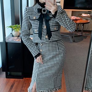 Tvådelad klänning Autumn och Winter Houndstooth Temperament Western Style Royal Sister Fashion Twopiece Suit Kvinnliga kläder 230306