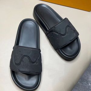 Famous Designer Color-blocking Unisex Slippers Lxury Brand Letters Embossed Thick Bottom Male Sandals No-slip Outer Wear Men's Women's Flip-flop Casual Beach Shoes