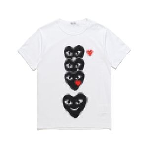 Tasarımcı Tee Erkekler T-Shirts Com Des Garcons Black Hearts Men T-Shirt Hasar Boyutu XL