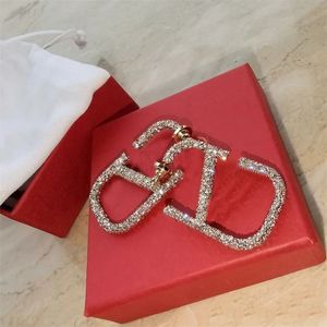 2023 Designer-Ohrring Damen Liebe Luxus Mode Strass hübsche Diamanten Metall Mädchen Schmuck Spaß Mädchen Ice Out Ohrringe klassische Buchstaben V Ohrringe ZB031 F23