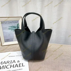 7a klassisk korgväska lyxdesigner kvinnors handväska mode litchi korn tygväska brittisk mini shopping väska hinkväska 22 cm 18 cm toppkvalitet