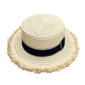 Stingy Brim Hats pappersstrå med sommarhandgjorda raffia för kvinnor mode trevligt vackert cool platt topp rå kant sol kvinnor hatt