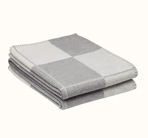 Klassisk brev kassameredesigner filt mjuk ull halsduk sjal bärbar varm rutig bäddsoffa säng fleece stickad king size