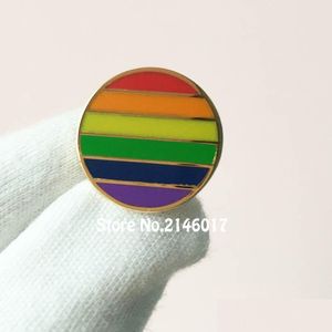 Szpilki broszki 10pcs Colorf okrągły metalowy rzemiosło niestandardowa odznaka twarda szkliwo i broszka tęczy urocze unikalne gejowskie duma lesbian lap dhied