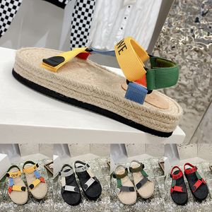 Sandale LOEWS Paulas Ibiza Hausschuhe Farbblock-Gurtband-Espadrille Spanien Grau-beige Logo-Jacquard-Riemen sitzen auf einem schwarzen Jute-Fußbett im Espadrille-Stil