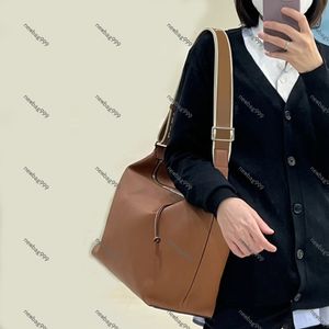 Kvinnor Cubi Bag Fashion Shoulder Bags Head Layer Cowhide One-Shoulder Messenger Bag Computer Bag Luxury Designer Crossbody PAG Letter broderad axelrem