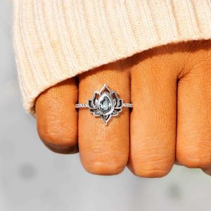 Bandringar Vintage Lotus Flower Rings for Women Silver-Color Water Drop Crystal Moonstone Wedding Ring Valentine's Day Jewelry Bague Femme AA230306