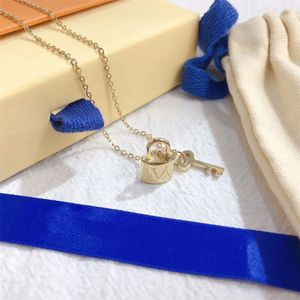 Designer smycken för kvinnliga halsbandskedjor Guldpläterade alla hjärtans dagens engagemang Ornament som är lämpliga för kvinnor och flickor för flera färgval