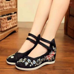 Dress Shoes Spring Autumn China Style Height Increasing Wedges Heels Shallow Vintage Embroiders Canvas Women Casual Pumps 2104