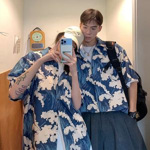 Camisas casuais masculinas casal casal harajuku de tamanho curto de tamanho grande para homens mulheres havaianas estampestres de flor geométrica 230306