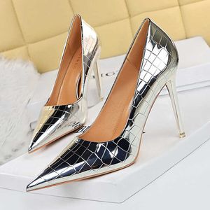 Sapatos Metal Stone Pattern Bombas Mulher Sexy High Heels Fashion Wedding Shoes Slotto Luxury Women Shoes Grande 43 230307