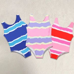 2023 Designer Brand Hot Swimsuit Kids قطعة واحدة من ملابس السباحة للأطفال الفتيات البيكيني الأطفال الصغار الصيفي المطبوع على شاطئ البحر الرياضة بدلات الشباب