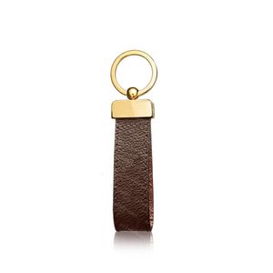 Luxury DesignerKeyChain Nyckelkedja Buckle Lovers Car Keychain Handgjorda läder Keychains Men Kvinnor Väska Pendant Tillbehör 4 Färg 211i