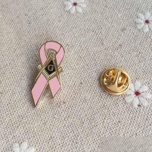 Pinki broszki 100pcs Świadomość Pinów raka piersi odznaka Masońska Mason Mason Pink Ribbon Lape z kwadratowym i kompasem G Dro dhmx8