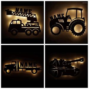 Lampade da parete Lampada a LED personalizzata Car Tank Trucker Camion dei pompieri Trattore Nome personalizzato Luce notturna in legno per bambini Decorazione della camera dei bambini