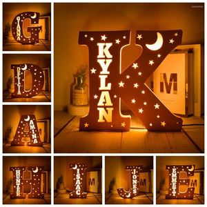 مصابيح الحائط مخصصة 26 الأحرف الأولى من الأحرف Star Moon LED LED LED Baby Room Decoration Name Wood Night Light Bedside NLT0055