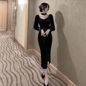 Casual Dresses Winter Ladies Sexy Backless French Vintage and Chic Velvet High Midist Party Slim Retro With Necklace Elegant Long Dress