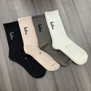 2023 Mens Socks Sports Strumps Säsong Klassiskt brev Tryckt Streetwear Hip Hop 3 Par/Box Cotton Sock Wholesale N1