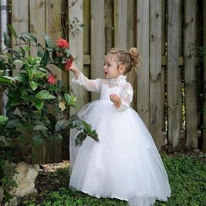 Puffy Princess Flower Girl Dresses White Lace Applicques Sheer Long Sleeve High Collar Ball Gown First Communion Födelsedagsklänning