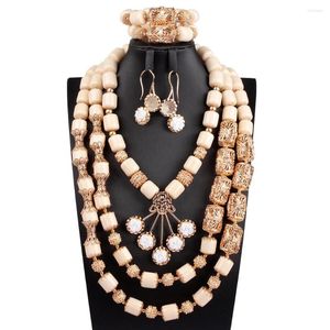 Collana orecchini set perline di corallo artificiale bianco gioielli fatti a mano stile fiore orecchino braccialetto nuziale WE128